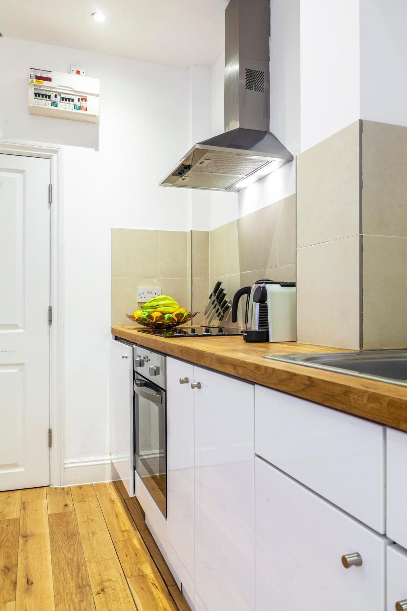Appartement Perfect Self-contained Radiant With Patio Londen